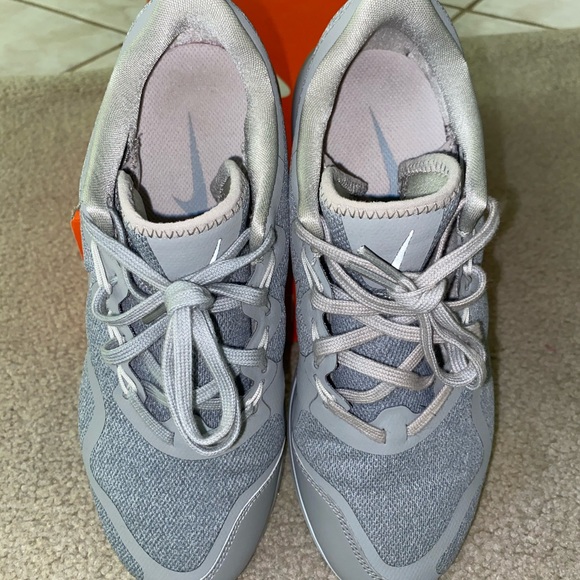 Women’s Nike Air Max Fury - Picture 5 of 8